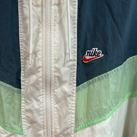 Vintage Men Nike Sail Ash Green Windrunner Jacket size Small - Picture 2 of 8